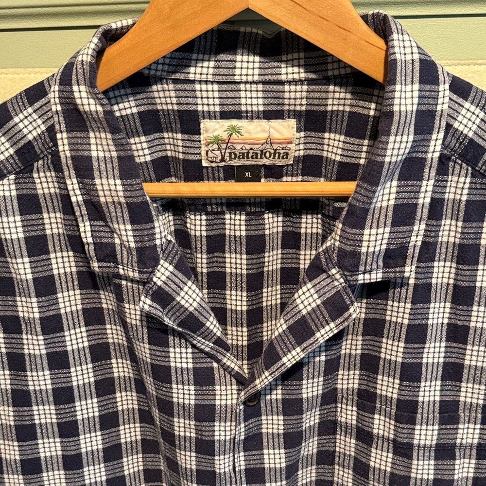 Patagonia 100% organic cotton Men's Navy & White Plaid Button-Up Shirt